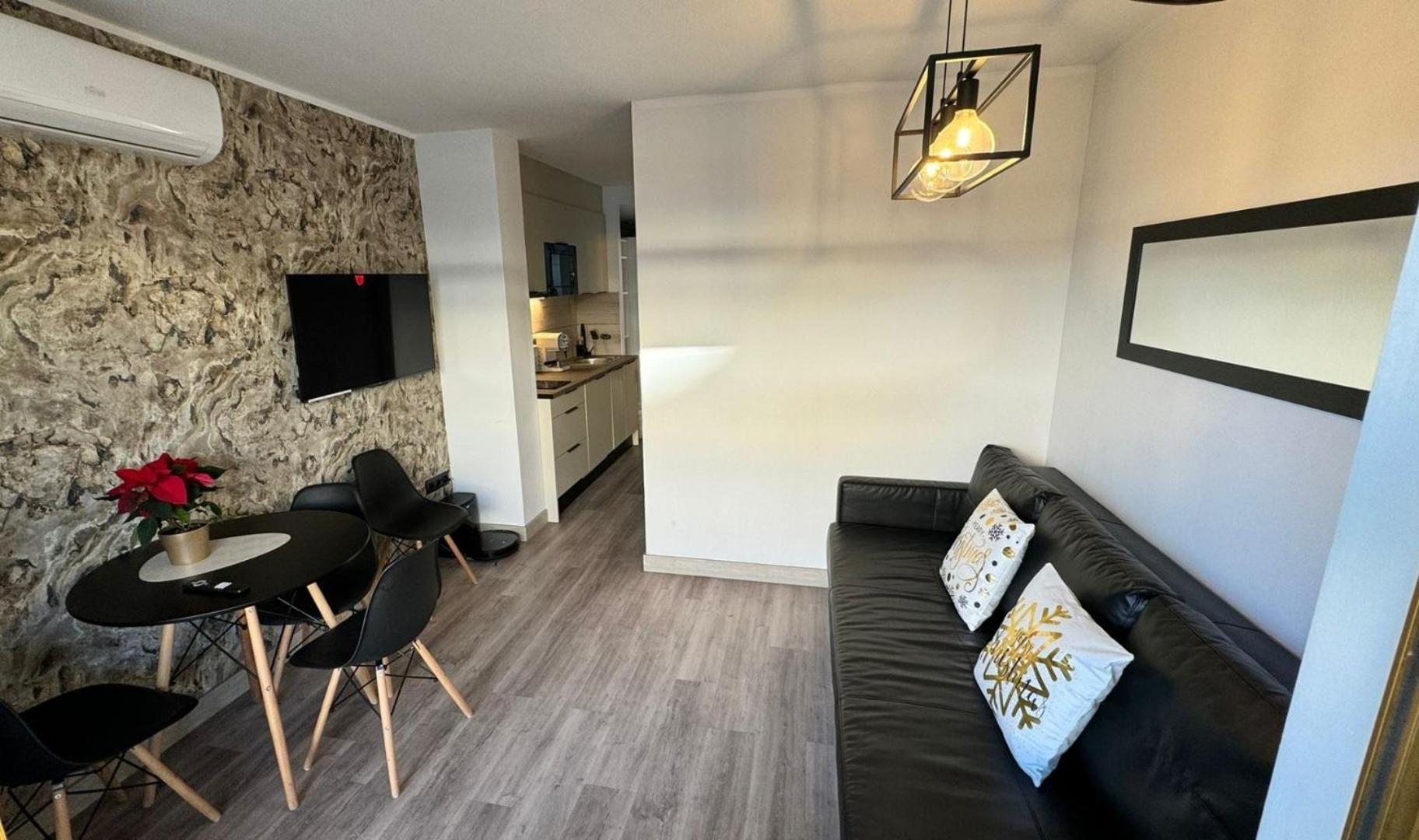 A Estrenar Preciosos Apartamentos Aparthotel Inter2, New Apartments Ln Aparthotel 12 Months Open! Self Check In! Reserva Garaje! Салоу Екстер'єр фото